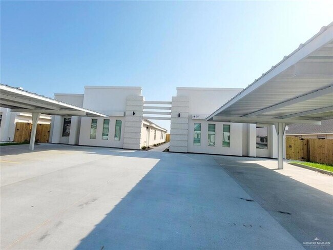 Building Photo - 3808 Las Vistas Ln