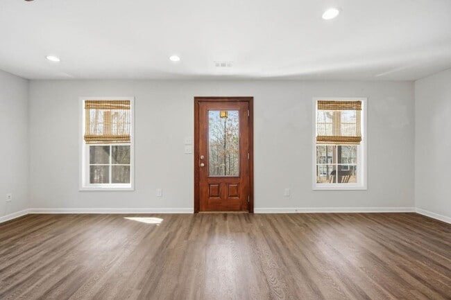 Building Photo - 7621 Maple Pl