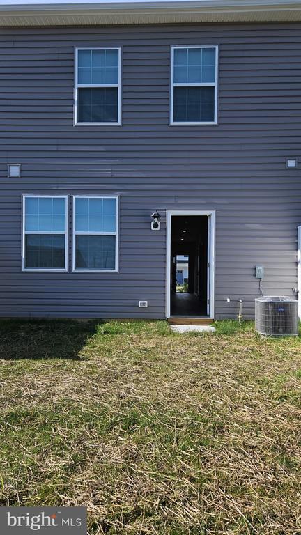 Building Photo - 18 Elliot Ln