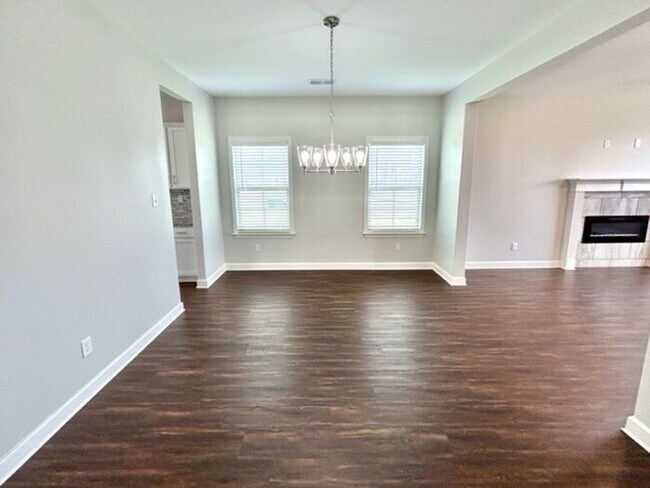 Building Photo - Now Leasing In Sommerville -4 Bedroom 2.5 ...