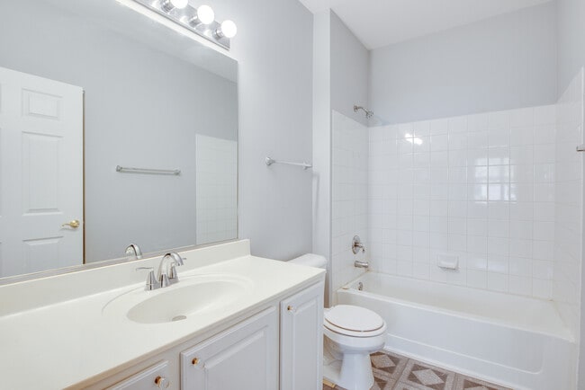 Building Photo - 805 Genesee Dr