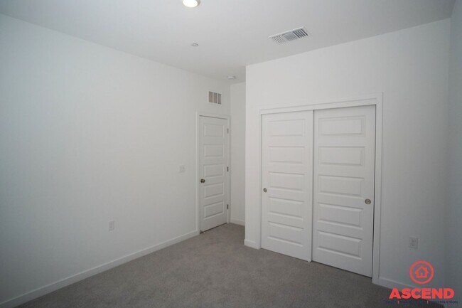 Building Photo - Beautiful New Home Off Gosford and McCutchen!