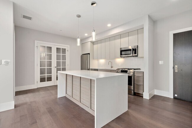 Building Photo - Jamaica Plain spacious studio w/ central a...