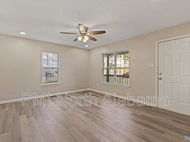 Building Photo - 3103 Sonya Dr NW