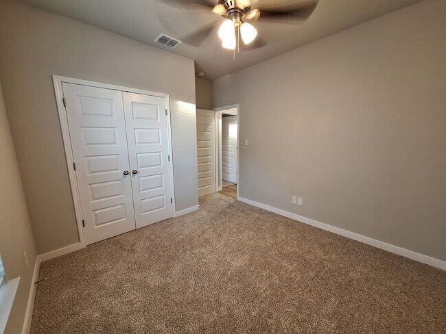 Building Photo - Stunning Duplex in Emma Park