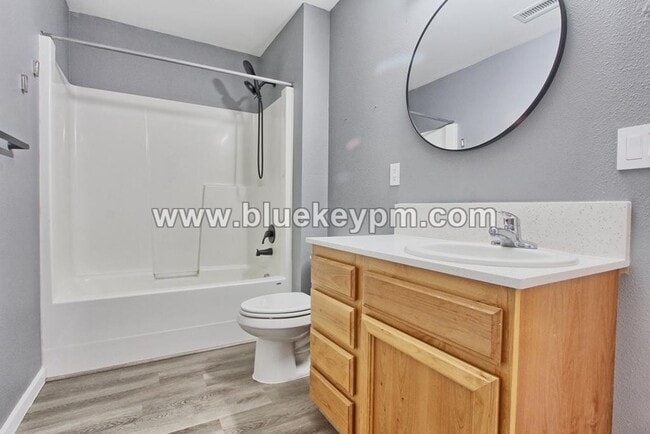 Building Photo - 9517 NE 73rd St