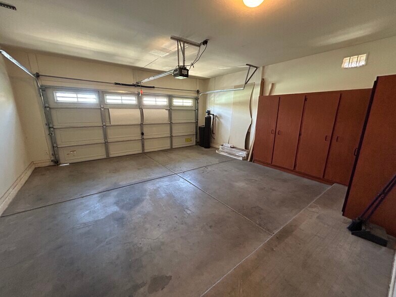 Building Photo - 3161 S Southwind Dr