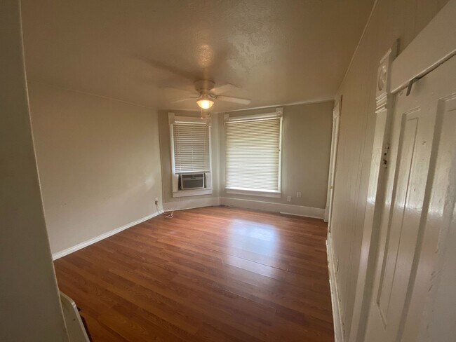 Building Photo - 326 N Philadelphia Ave