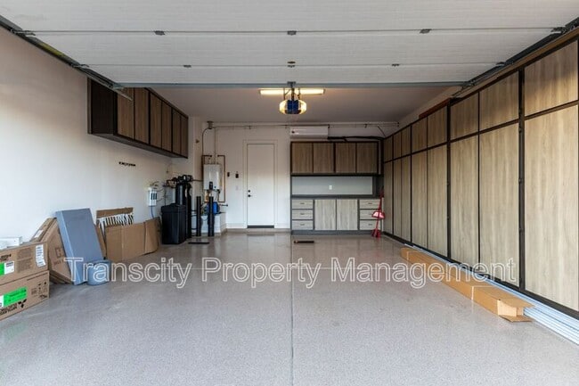 Building Photo - 1636 E Sattoo Way