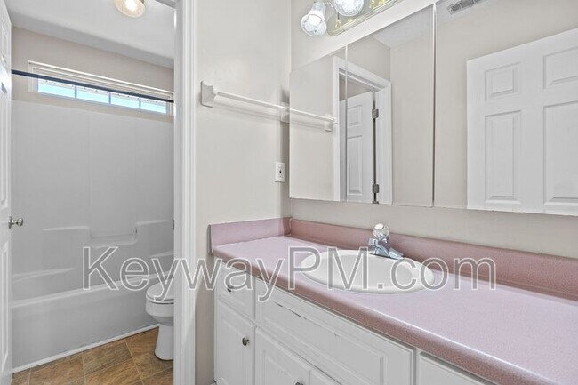 Building Photo - 3920 Nantucket Cir