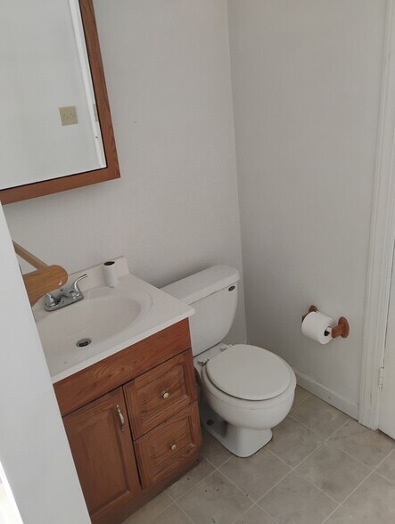 Building Photo - 701 Orchard St