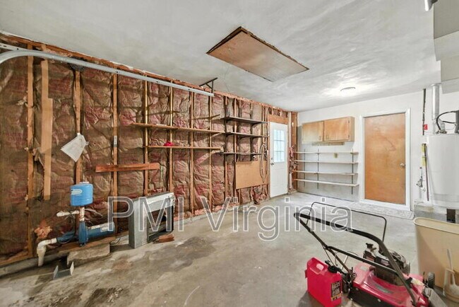 Building Photo - 709 Fiona Ln