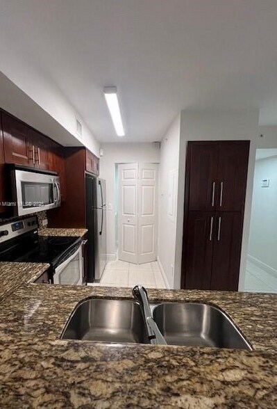 Building Photo - 577 SW 111th Ln