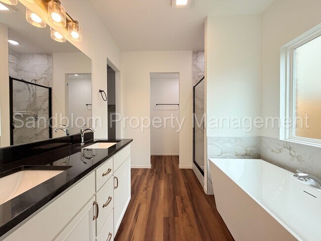 Building Photo - For Lease | Bixby | Available Now!