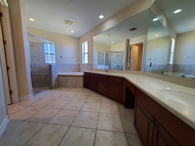 Building Photo - 1249 NW 37th Ave