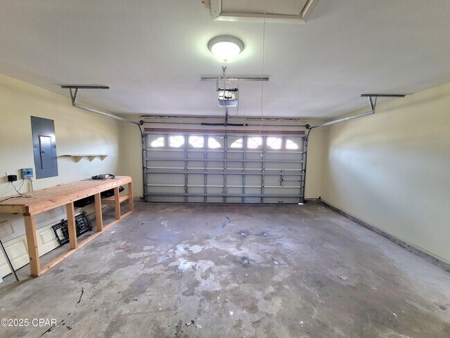 Building Photo - 3225 Azalea Cir