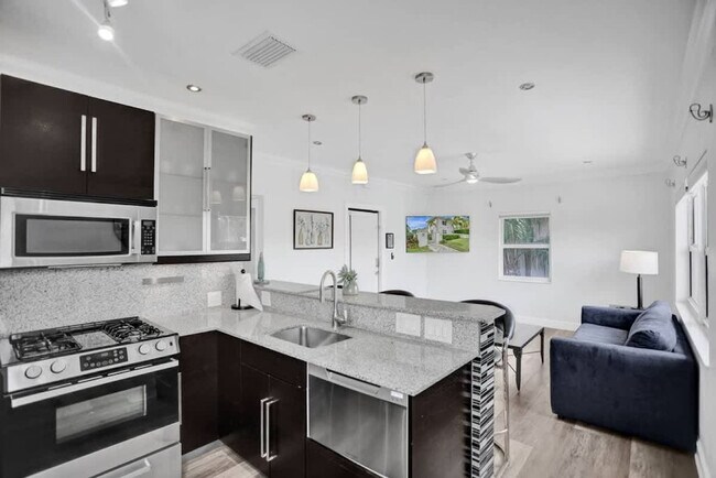 Building Photo - 37 Hendricks Isle