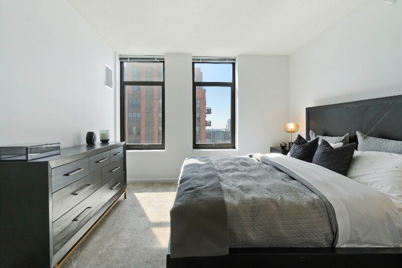 Building Photo - 318 N Desplaines St