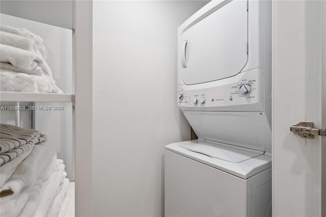 Building Photo - 460 NE 28th St