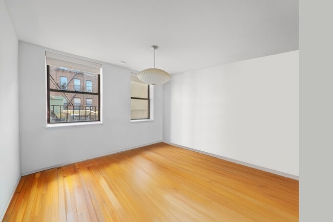 Building Photo - 507 E 12th St