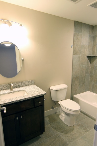 Building Photo - 623 S Wolcott St