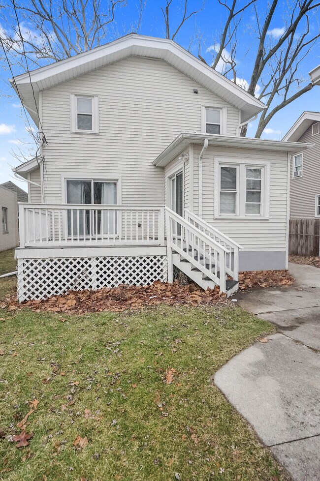 Building Photo - 423 S Maple Ave