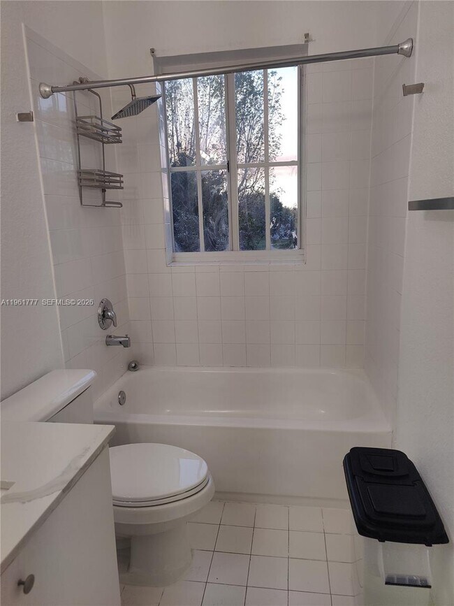 Building Photo - 3928 SW 52nd Ave