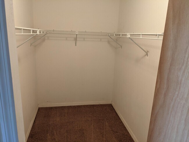 Building Photo - 3035 Finsterwald Dr