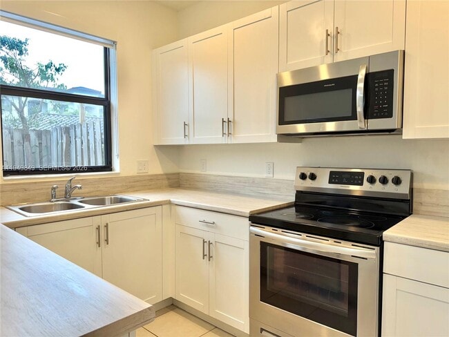 Building Photo - 21050 NE 8th Ave