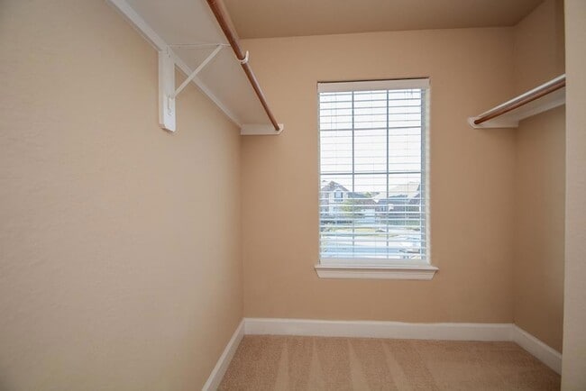 Building Photo - 25939 Celtic Terrace Dr