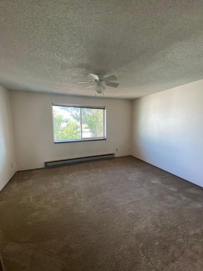 Building Photo - City of Gunnison Spacious 2 bedroom/2.5 bath!