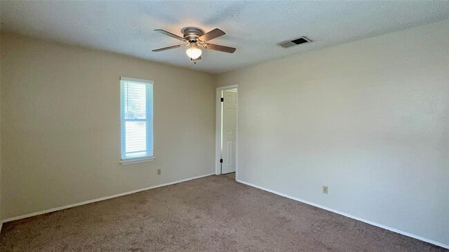 Building Photo - 1213 Kenyon Dr