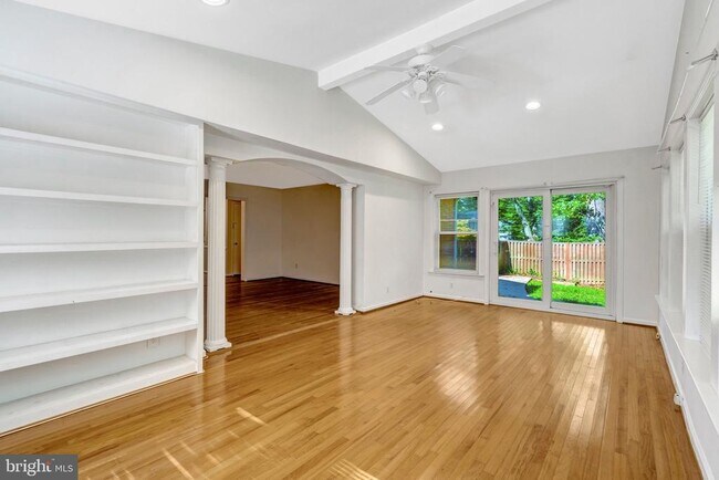 Building Photo - 8916 Braeburn Dr