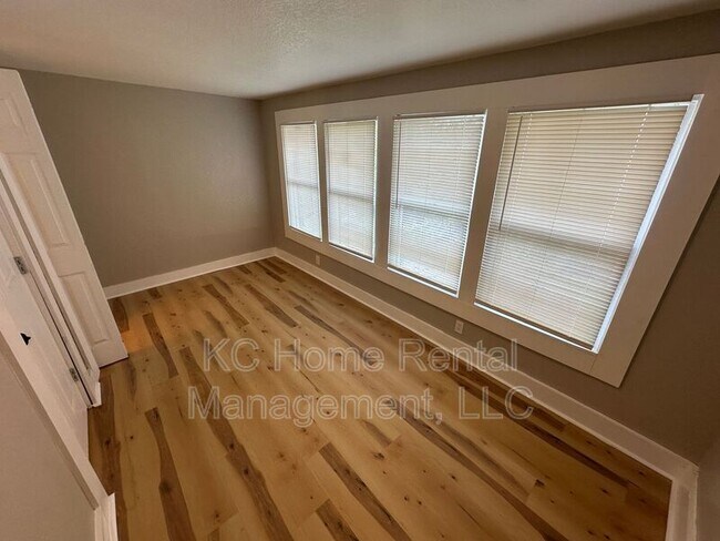 Building Photo - 4010 S Benton Ave