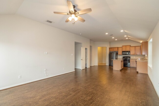 Building Photo - 310 Hyltin St