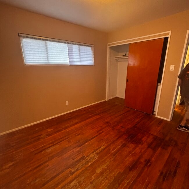 Building Photo - 403 W Howe St