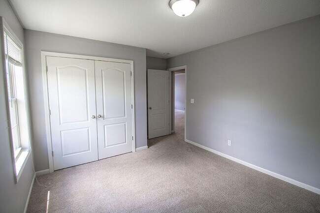 Building Photo - 208 Jackal Dr