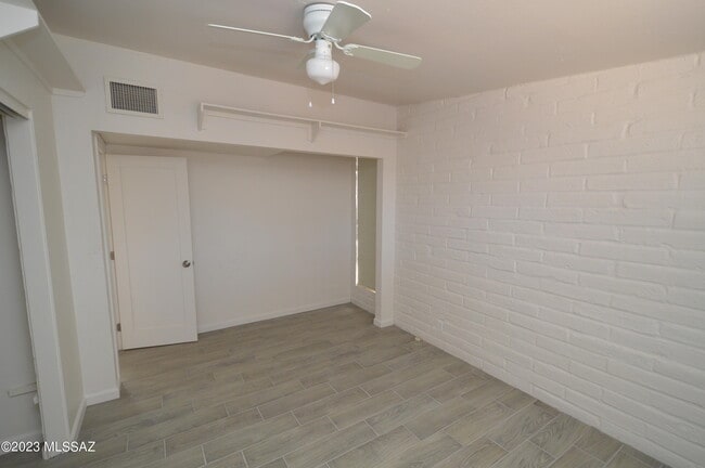 Building Photo - 7118 E Elbow Bay Dr