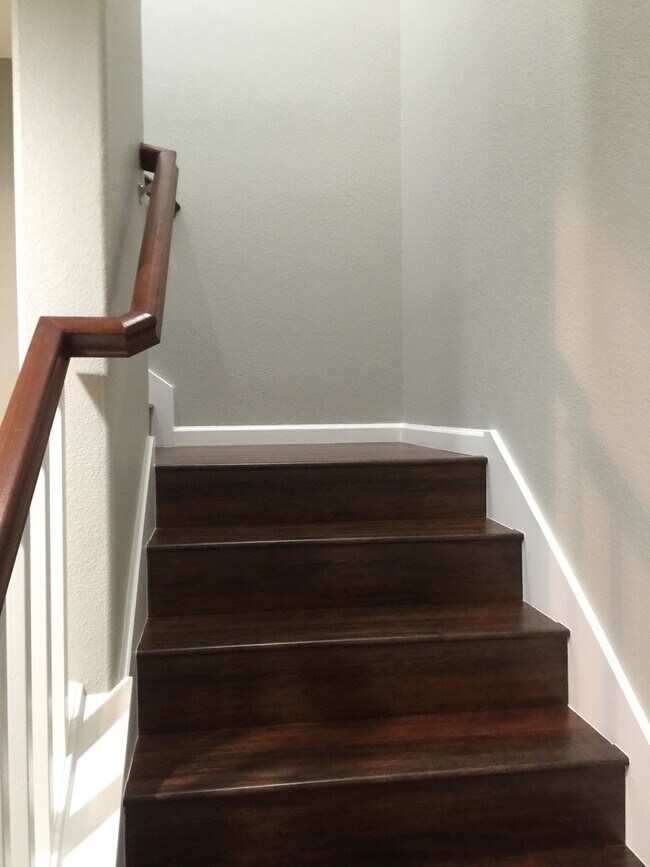 Building Photo - Low Maintenance Home Centrally Located wit...