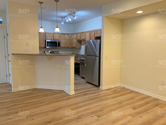 Building Photo - 2133 Krisron Rd