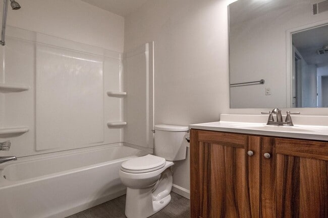Building Photo - South Redding Duplex with Many Perks!