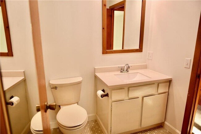 Building Photo - 76 Batcheller Ave