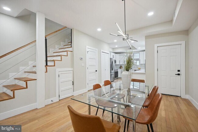 Building Photo - 1411 Montello Ave NE