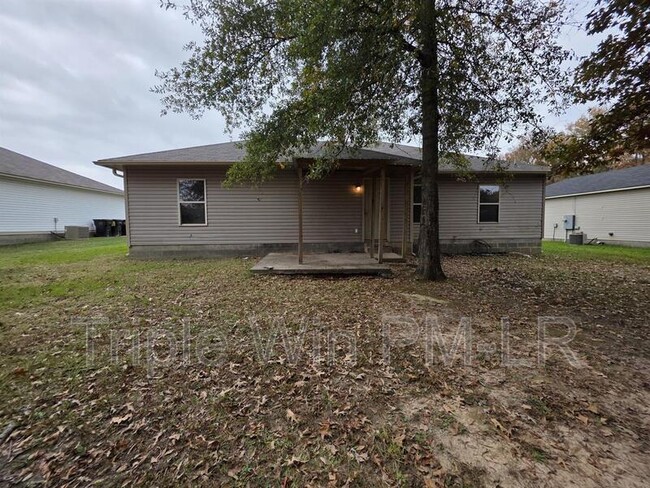 Building Photo - 12 Gold Meadow Loop