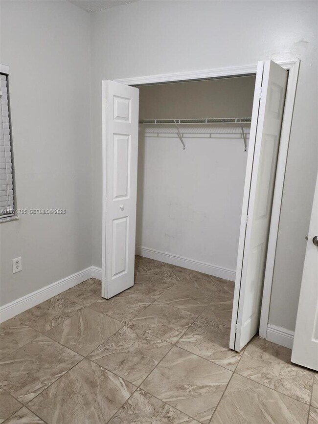 Building Photo - 1231 NE 32nd Ave