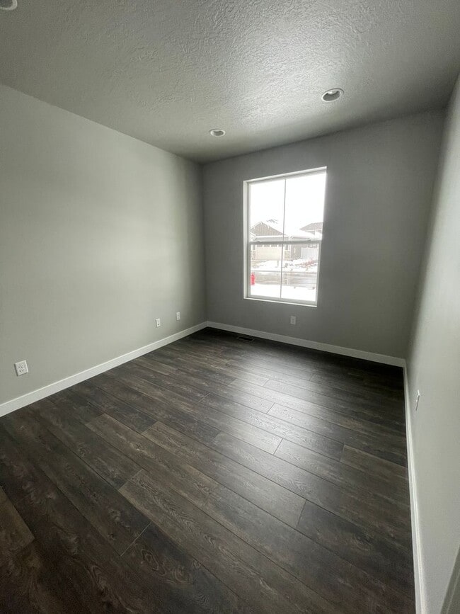 Building Photo - Beautiful house waiting JUST FOR YOU!!!!