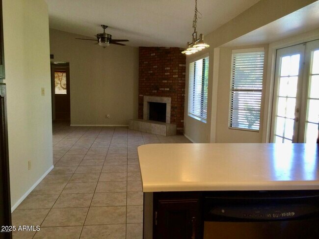 Building Photo - 8878 E Sheena Dr