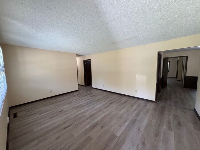 Building Photo - 1103 S Paula Ave