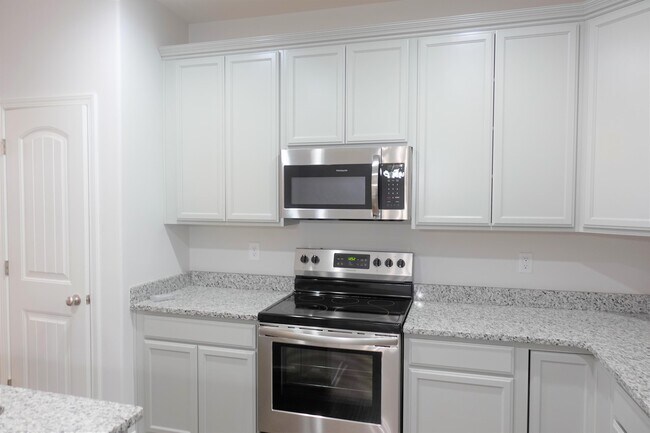 Building Photo - 124 Creekland Wy