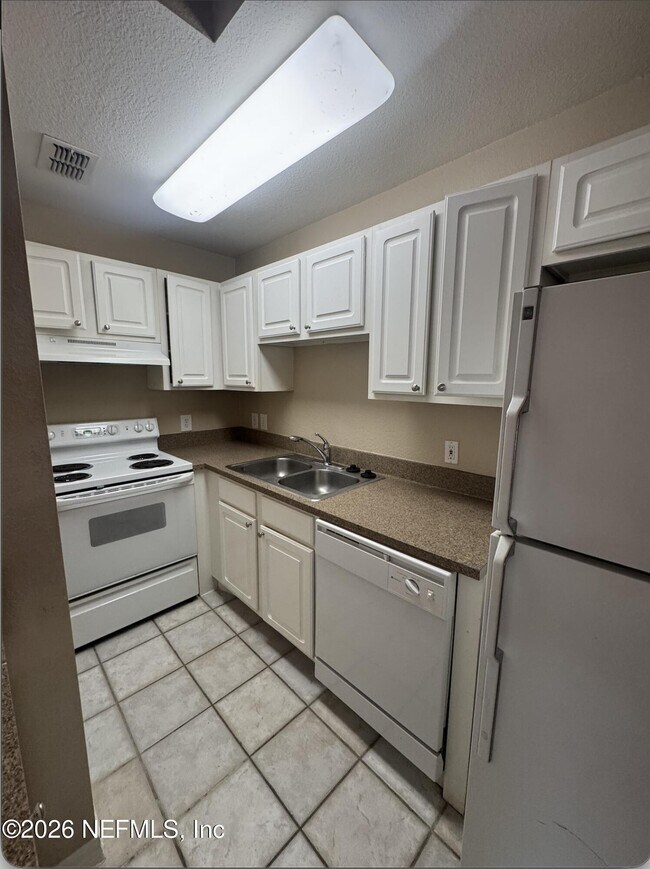 Building Photo - 13703 Richmond Park Dr N